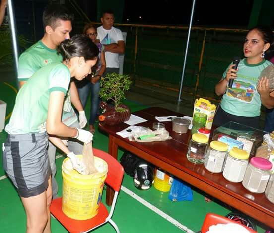 Preparo Bocage Amazonico com alunos.JPG